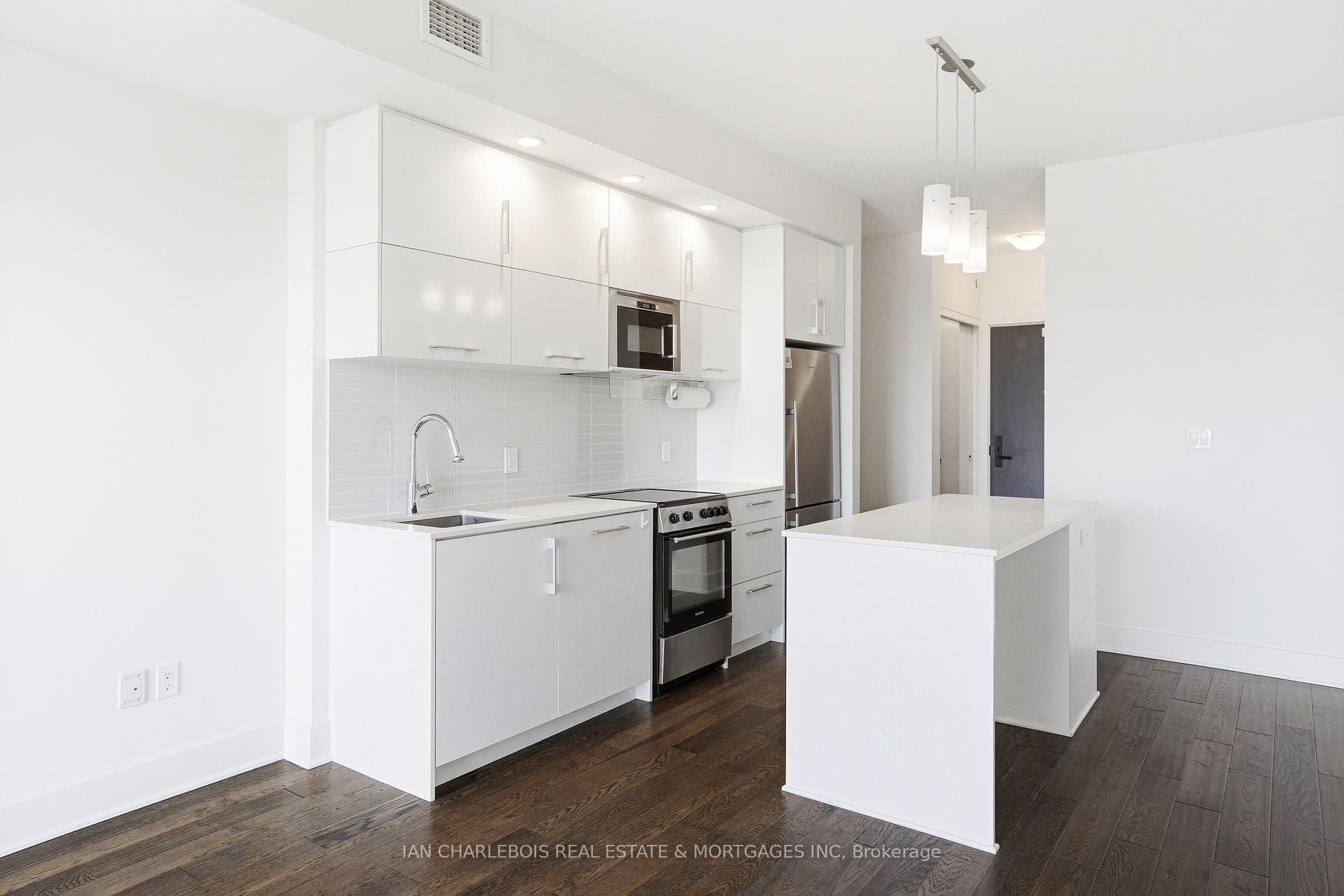 255 Bay Street Unit 1701 photo 10