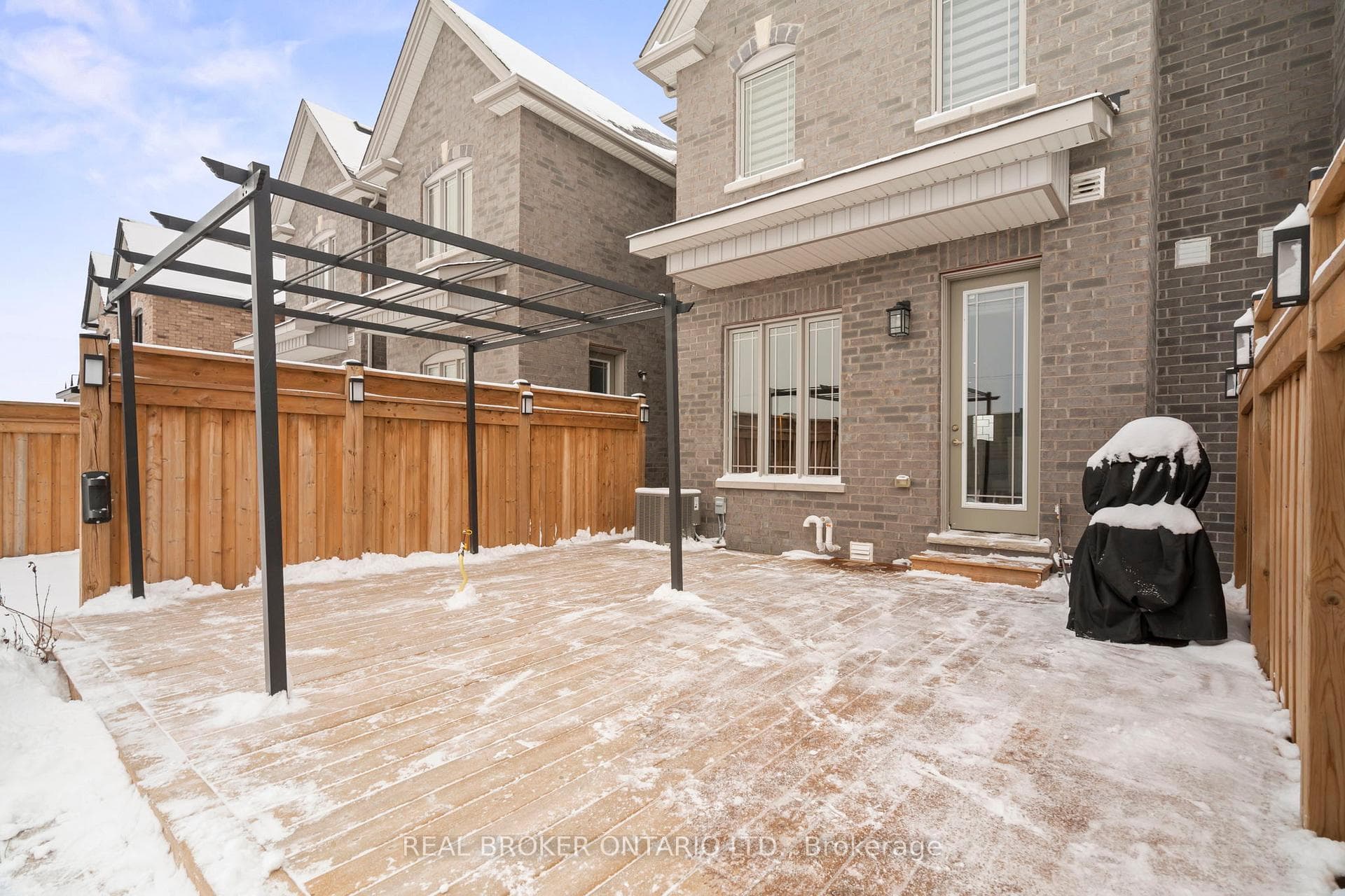 177 Walker Boulevard photo 35
