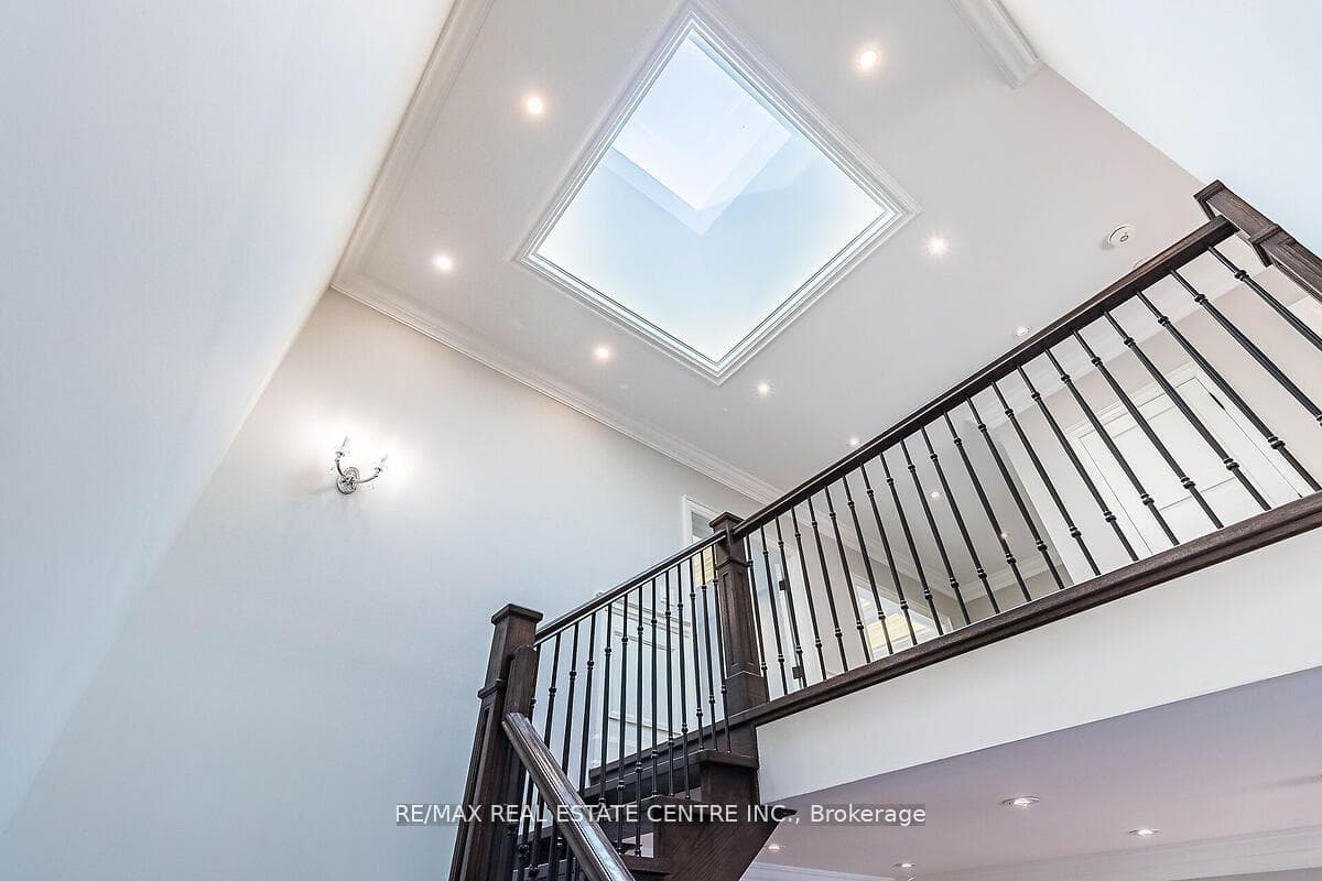 228 Tweedsdale Crescent photo 19