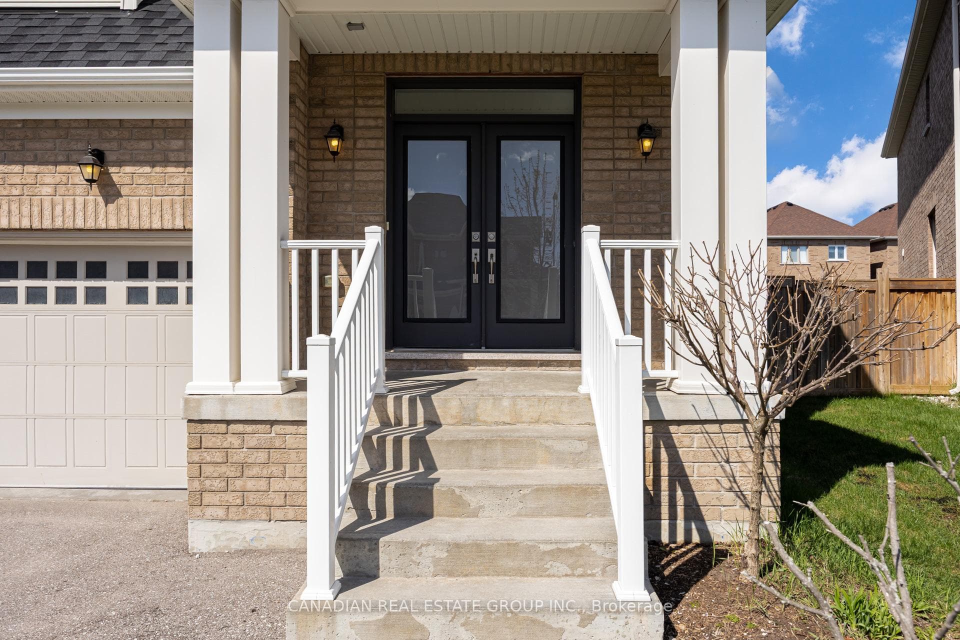 22 Schwalm Crescent photo 3
