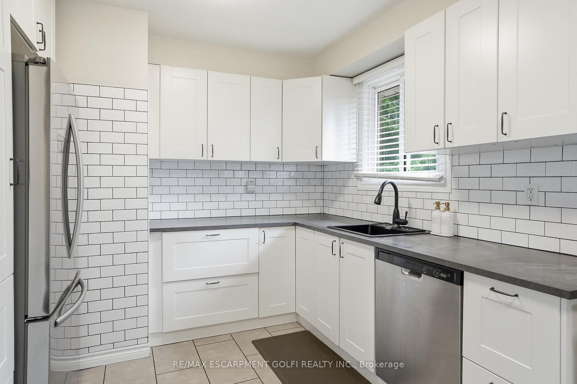 147 Manning Avenue photo 13
