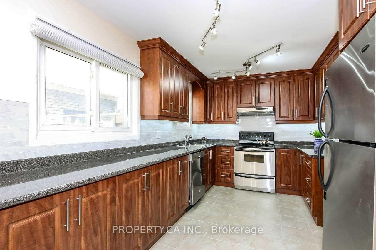 81 Holsworthy Crescent Unit Main photo 3