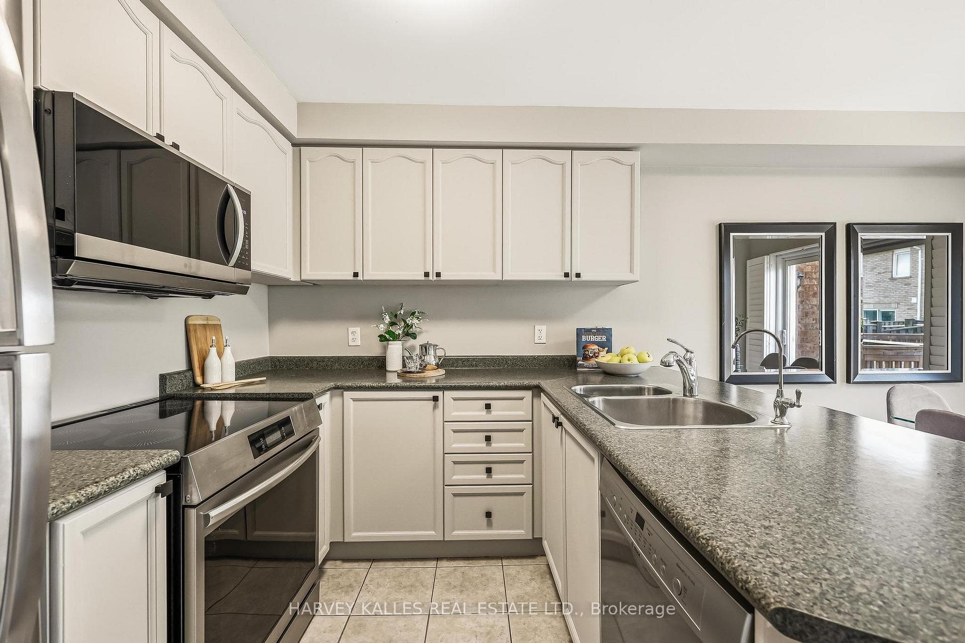10 Dougherty Crescent photo 10