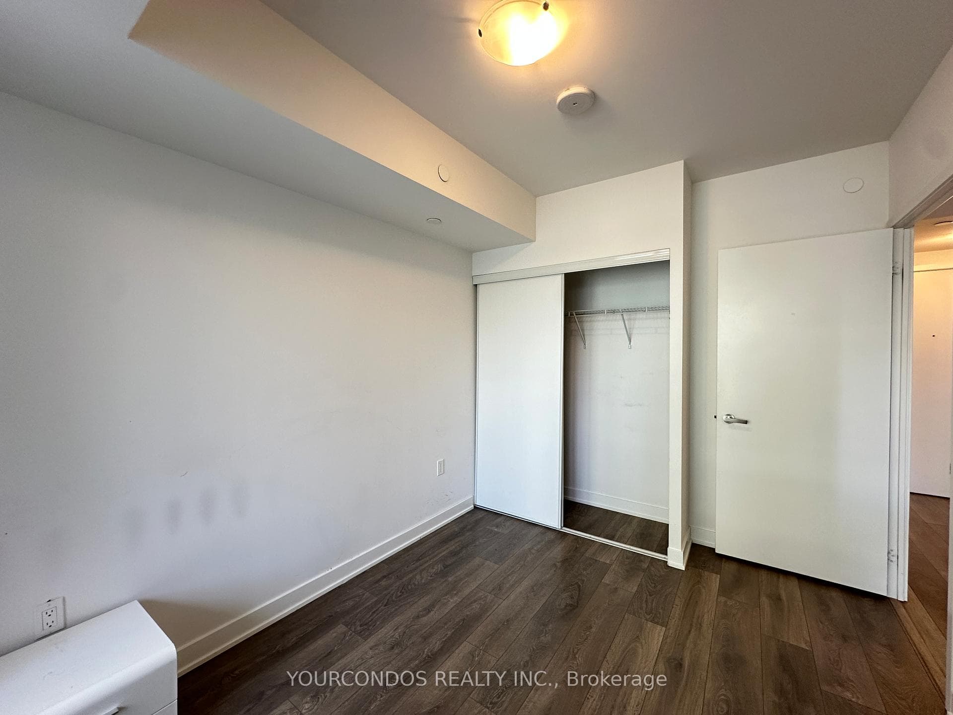 195 REDPATH Avenue Unit 813 photo 6