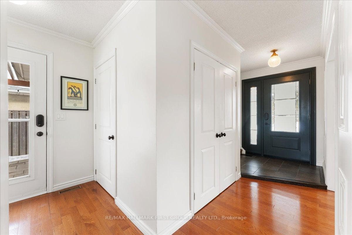 820 Sanok Drive photo 5