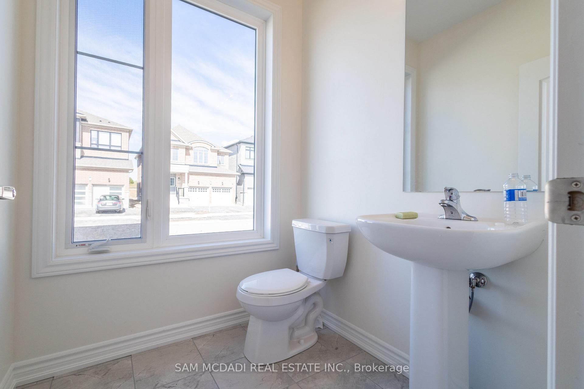 2151 Hallandale Street photo 4