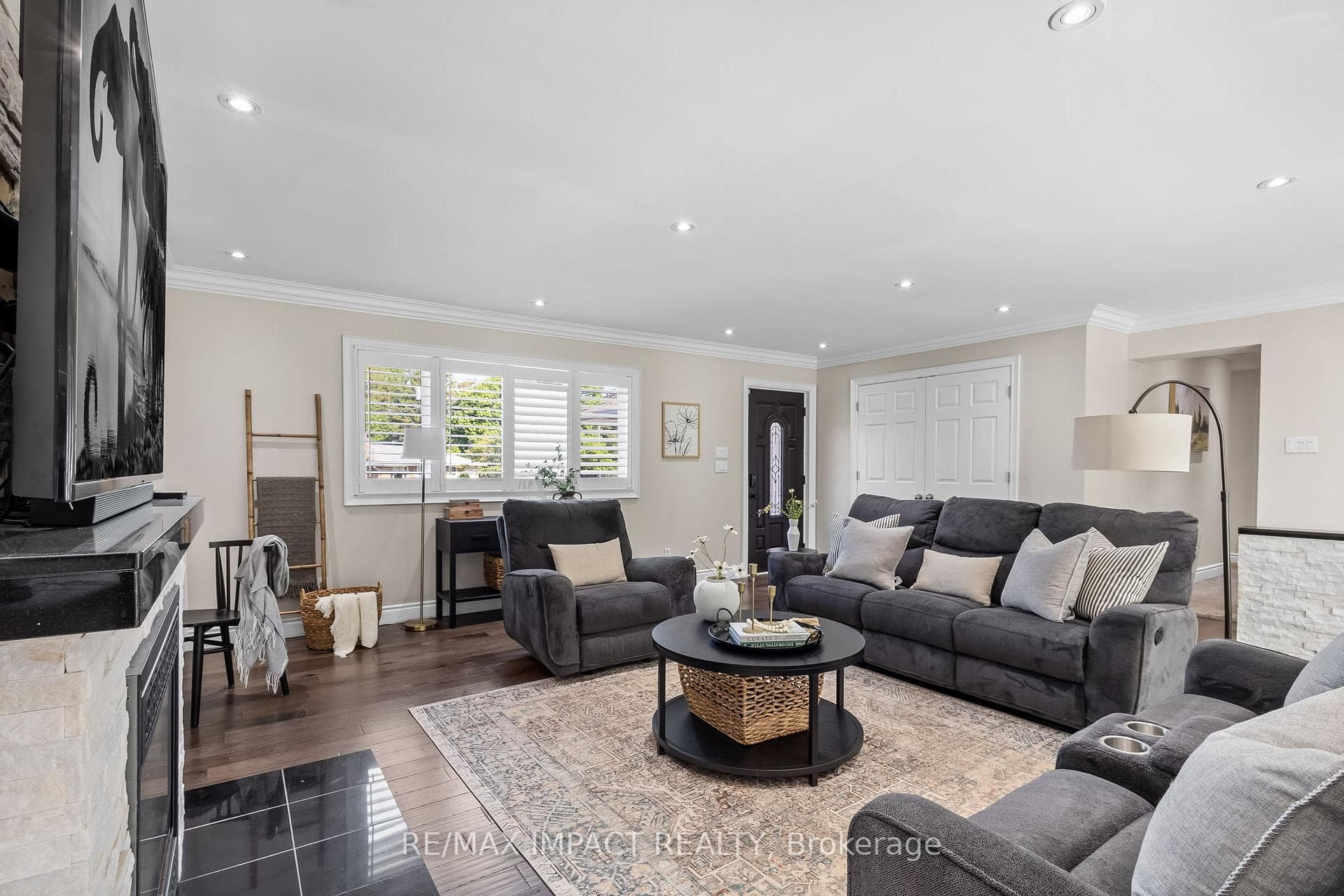 605 Newman Crescent photo 14