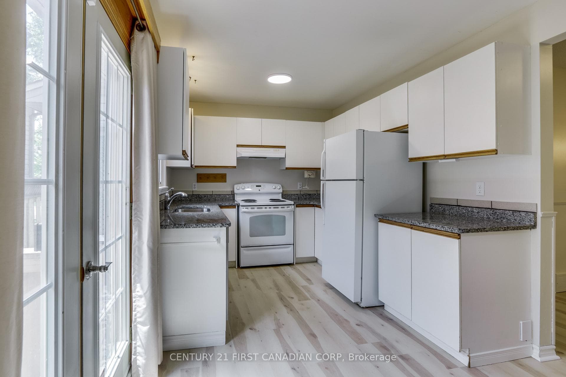 604 Talltree Crescent photo 10