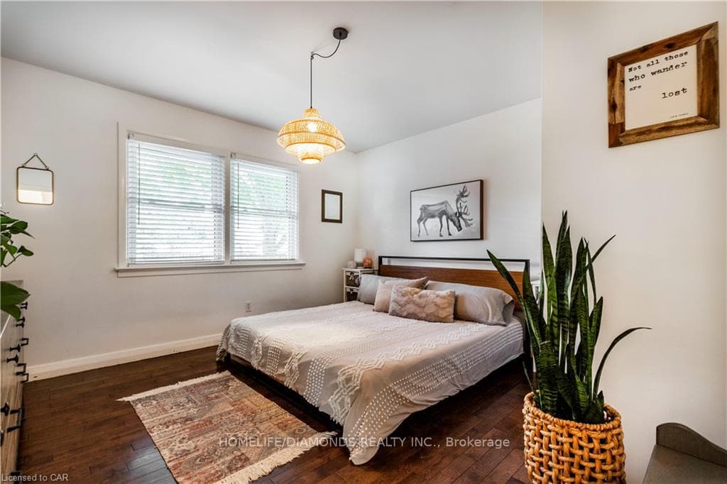 107 Ellis Crescent Unit Upper photo 15