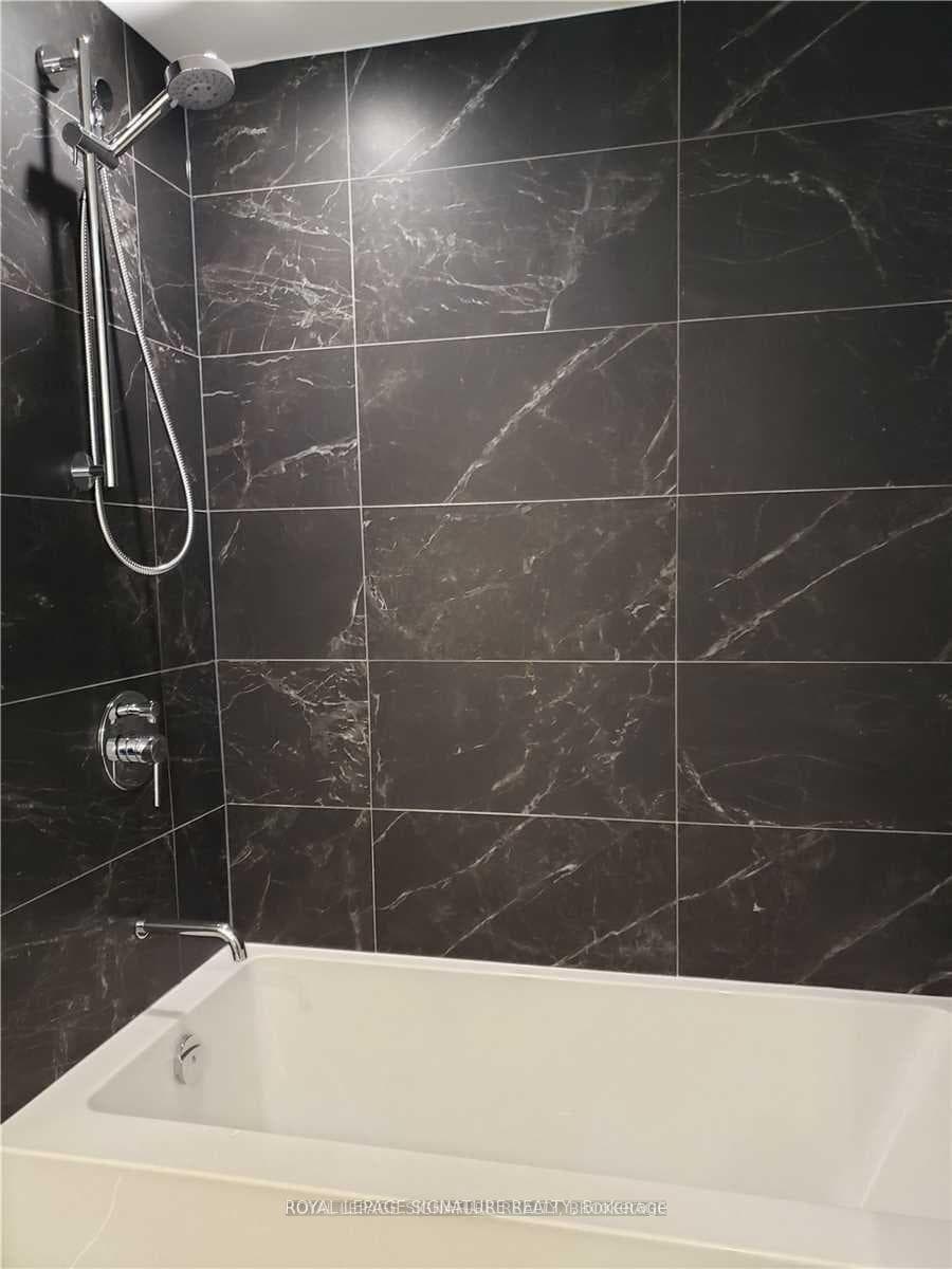 161 Roehampton Avenue Unit 910 photo 9