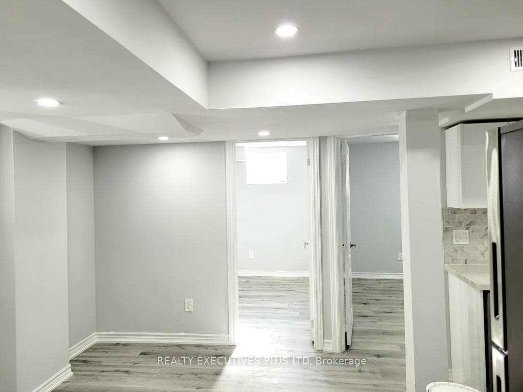 88 Banbridge Crescent Unit Lower photo 13