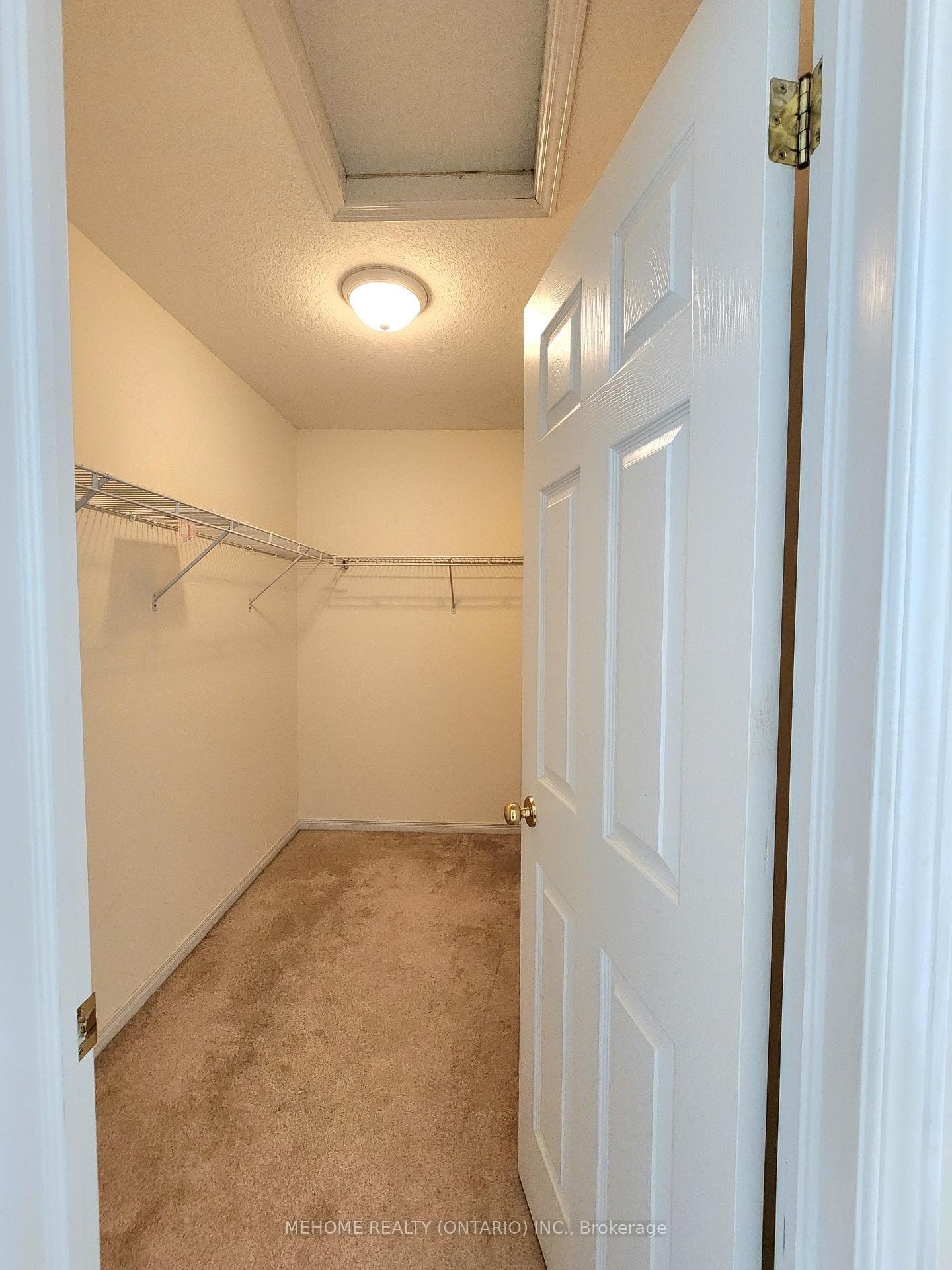 369 Wake Robin Crescent photo 12