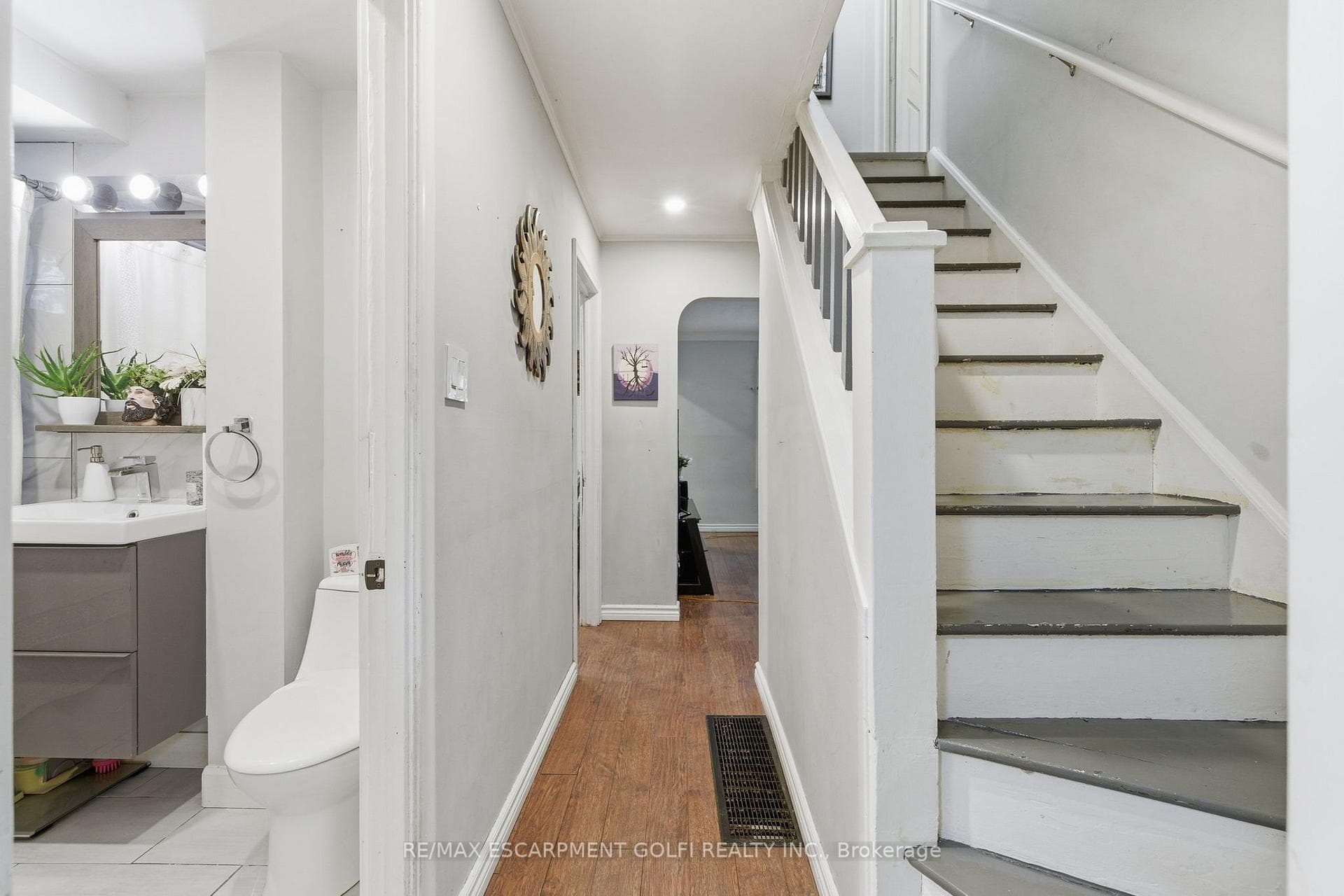 272 Grey Street photo 17