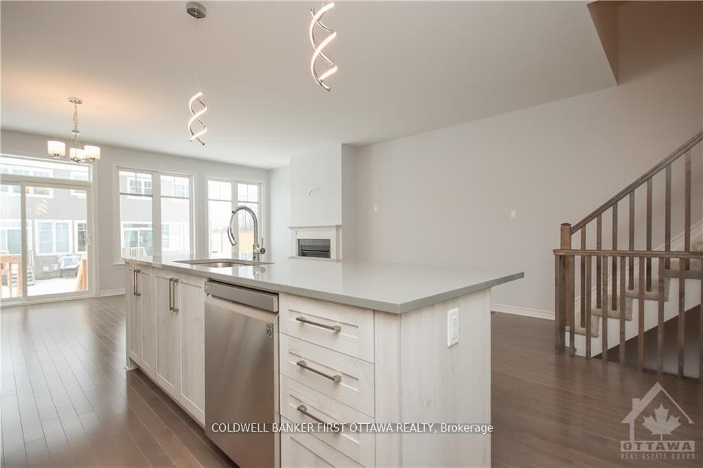 144 ANGELONIA Crescent photo 7