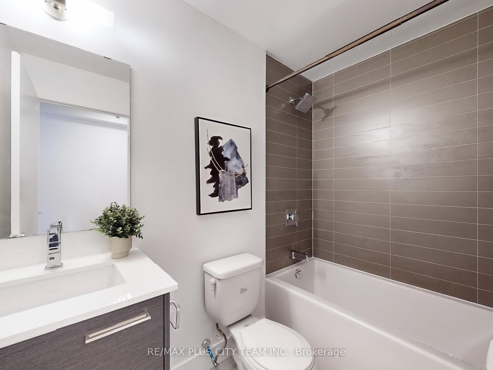 630 Queen Street Unit 308 photo 10