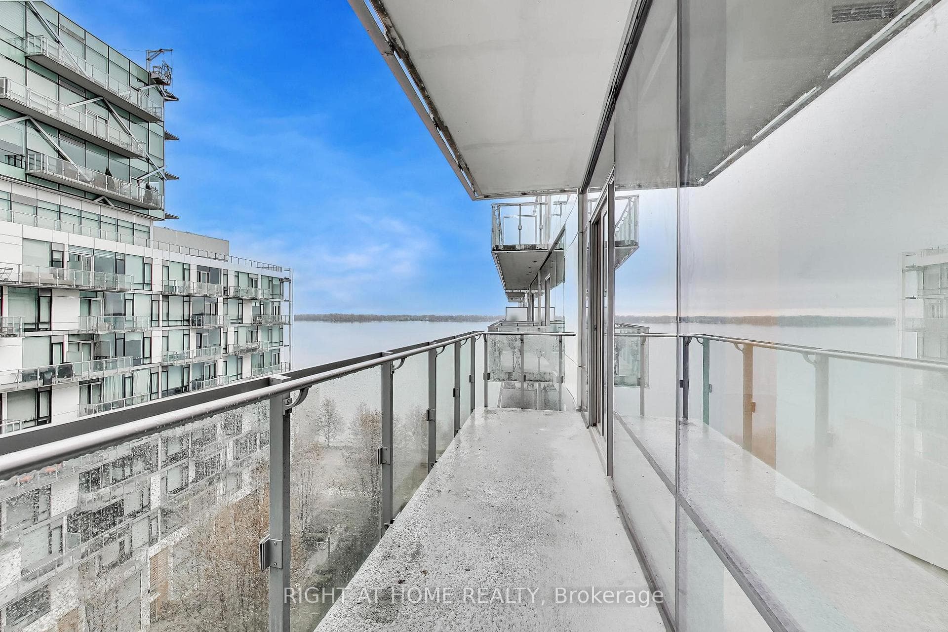 39 Queens Quay Unit 918 photo 27