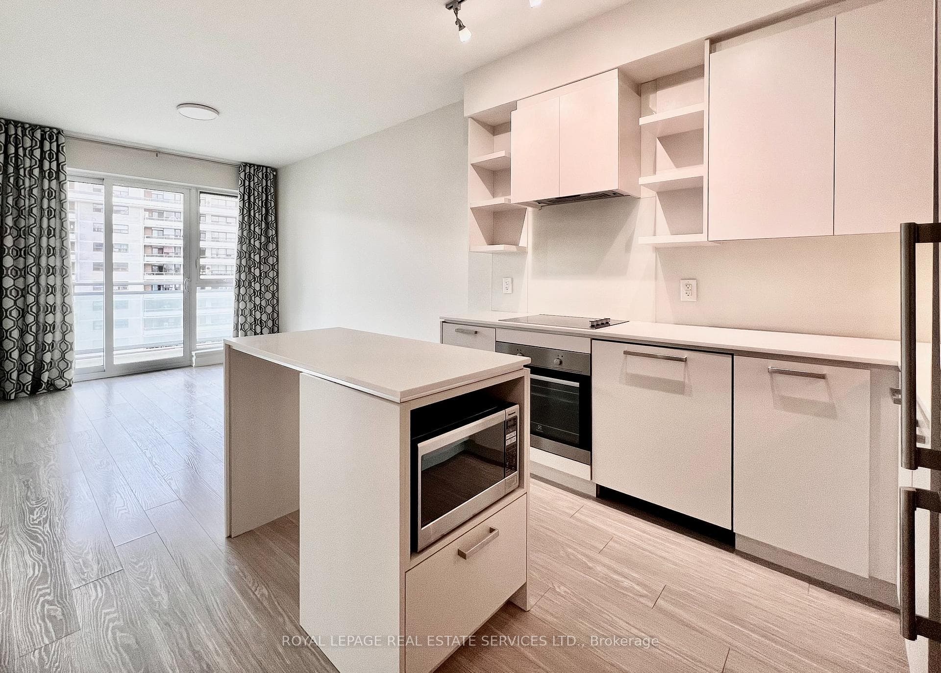1830 Bloor Street Unit 1117 photo 3