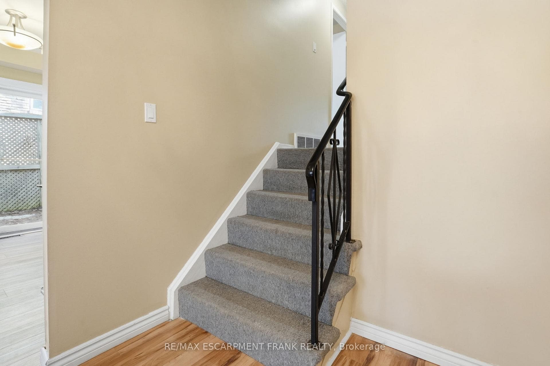 94 WENDOVER Drive photo 19