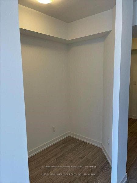 159 Wellesley Street Unit 907 photo 5