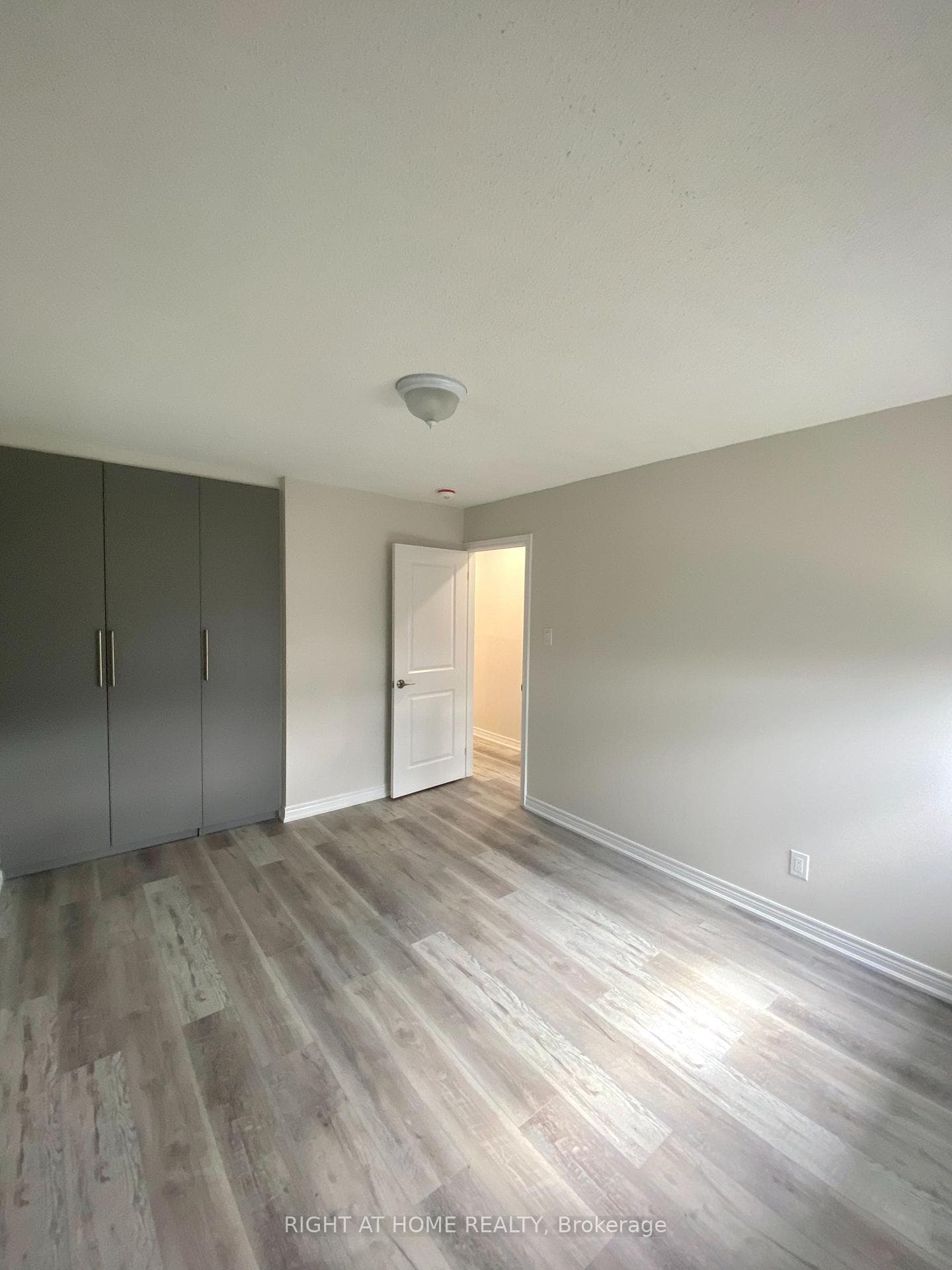 118 Avening Drive Unit Main photo 7