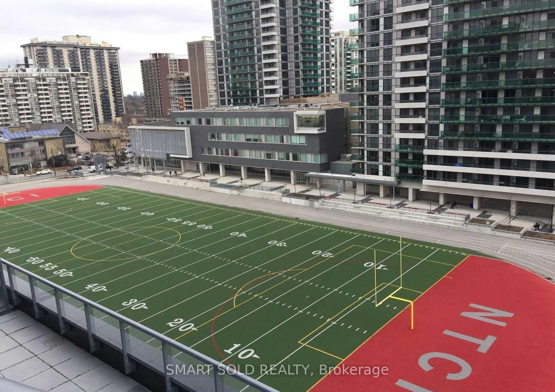 30 Roehampton Avenue Unit 810 photo 6