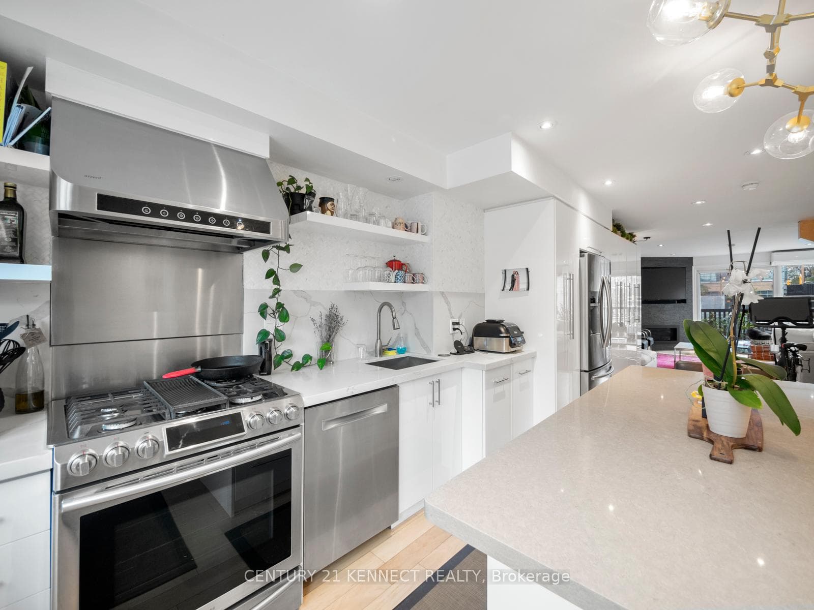 570 Wellington Street Unit 13A photo 5