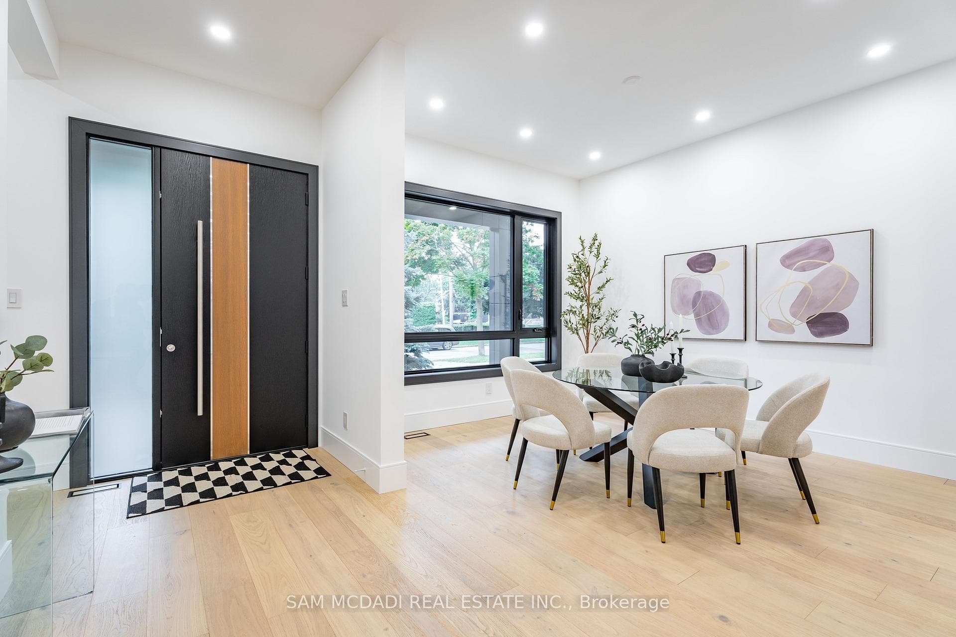 32 Swan Avenue photo 3