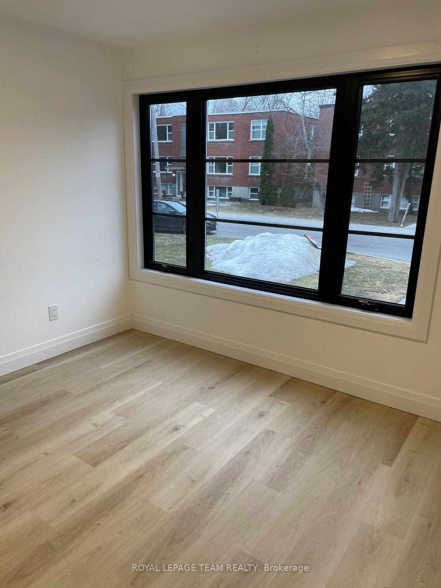 503 ATHLONE Avenue Unit 1 photo 12
