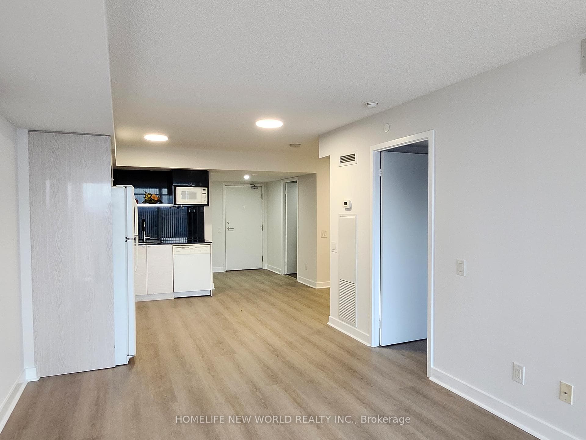 72 ESTHER SHINNER Boulevard Unit 1508 photo 8