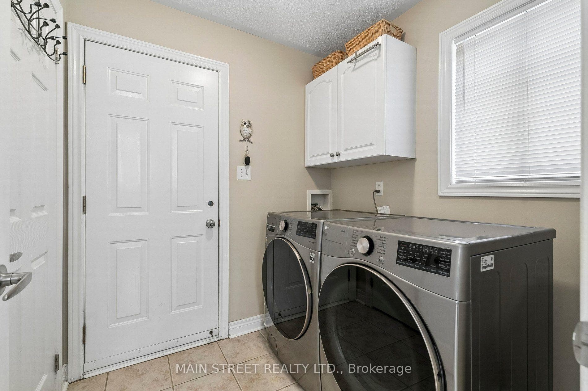 33 HIGHCASTLE Avenue photo 27