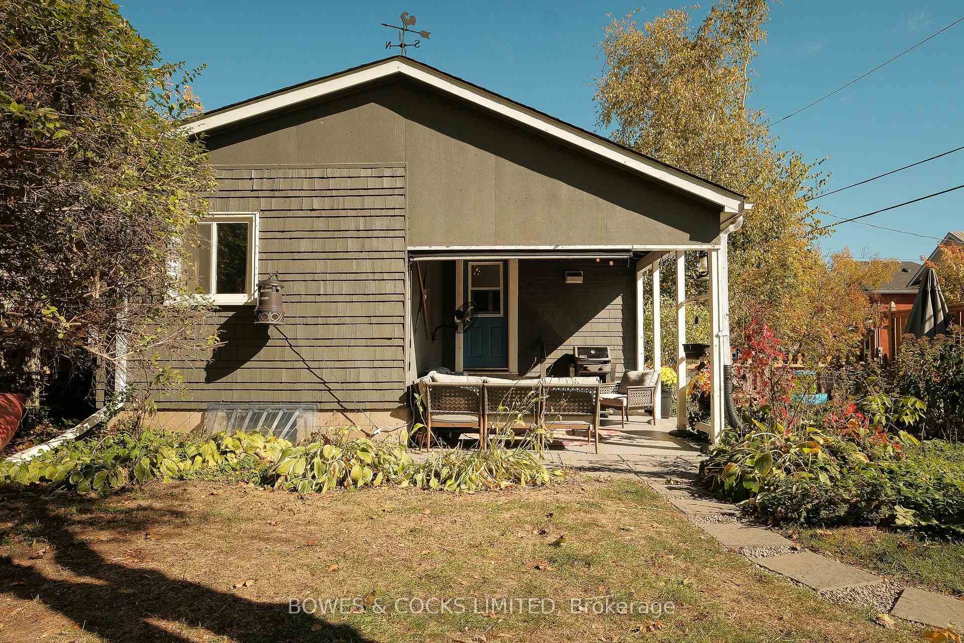 705 Young Street photo 27