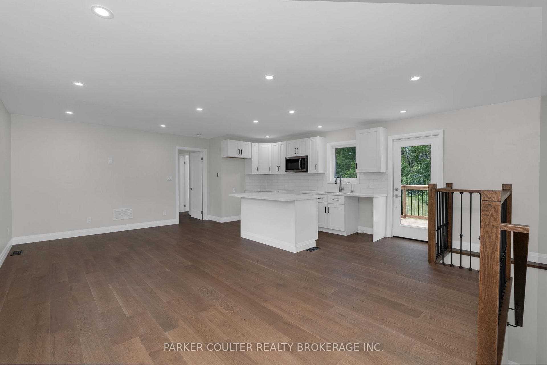 8 Caswell Road photo 3