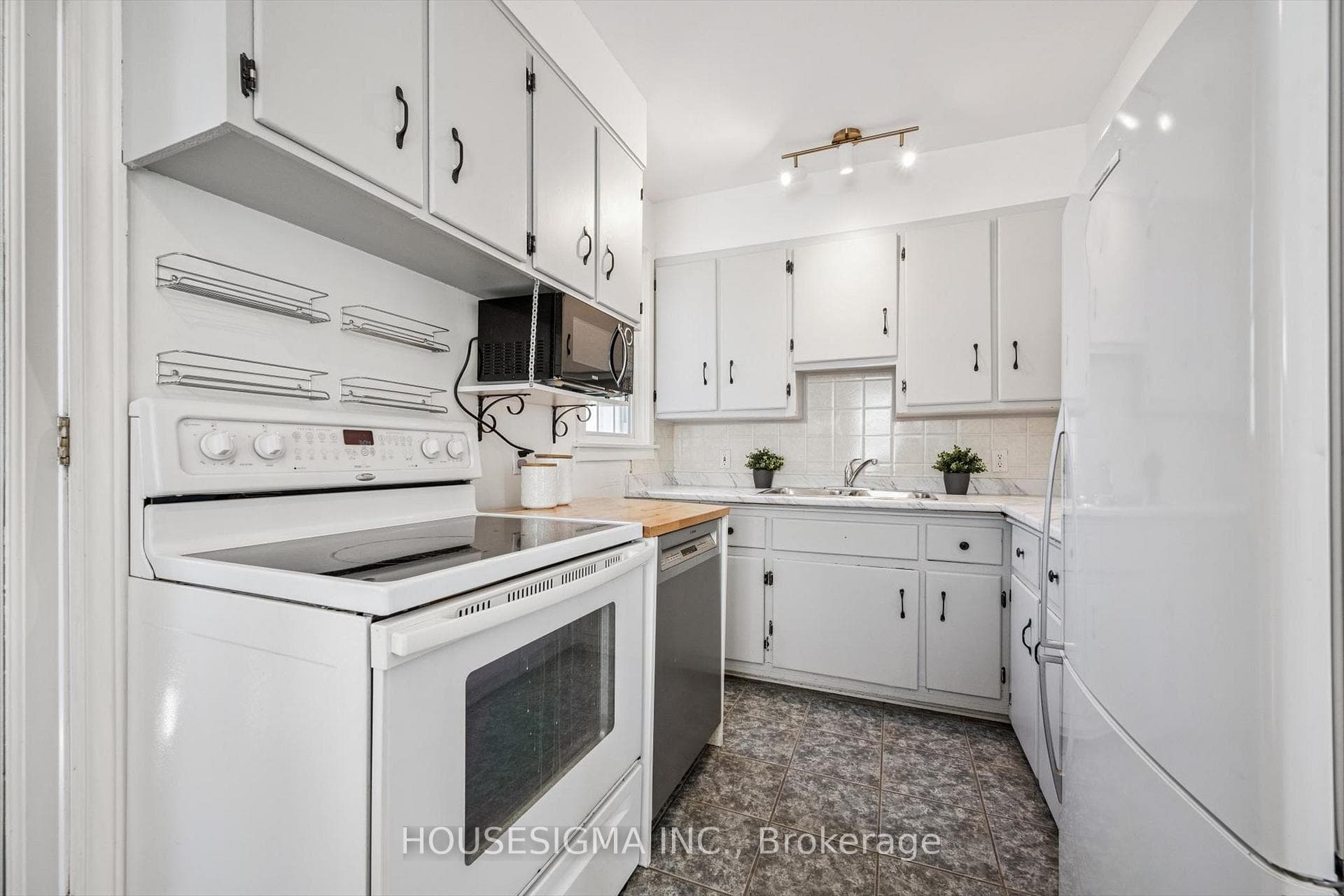 46 Seneca Drive photo 18