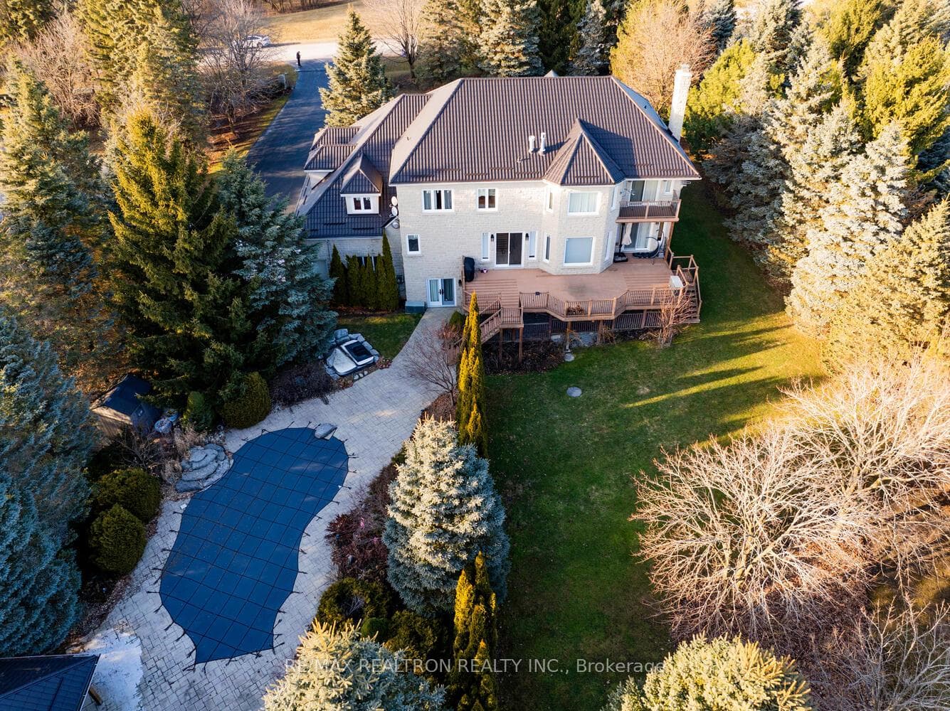 7 Urquhart Court photo 28