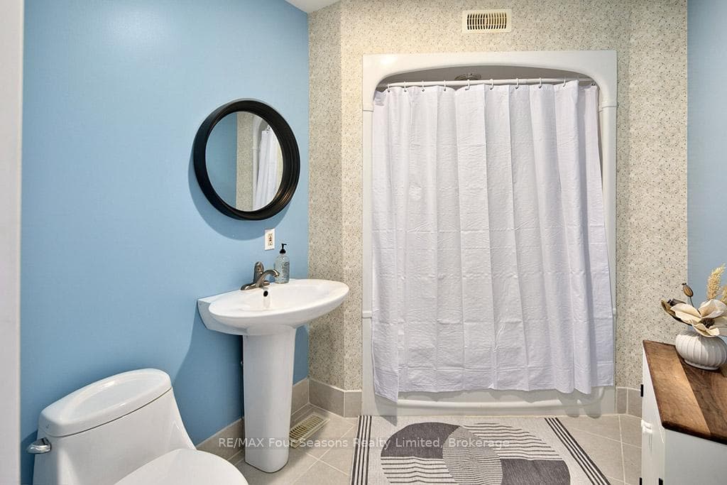98 George Street photo 8