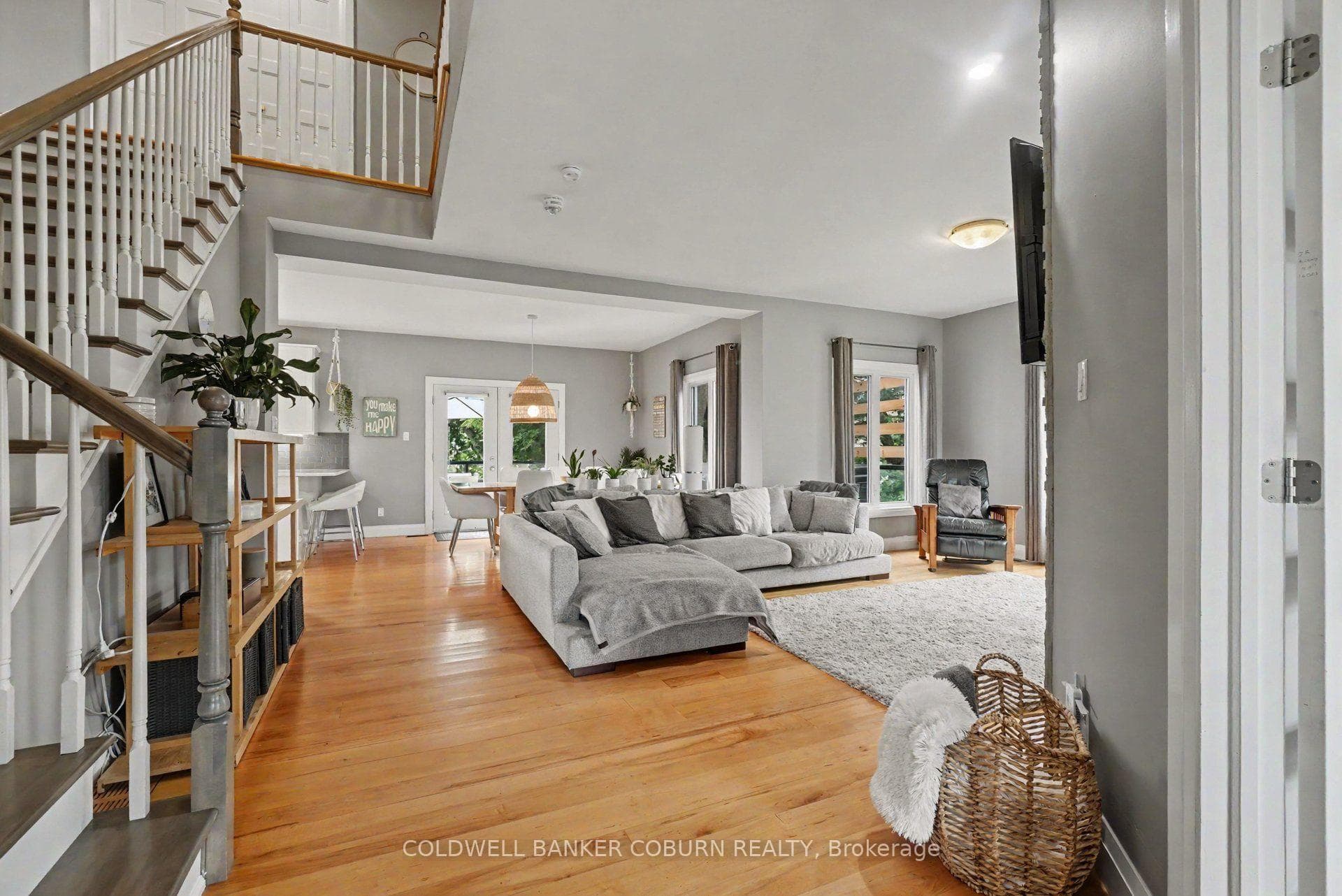 88 Tabitha Crescent photo 5