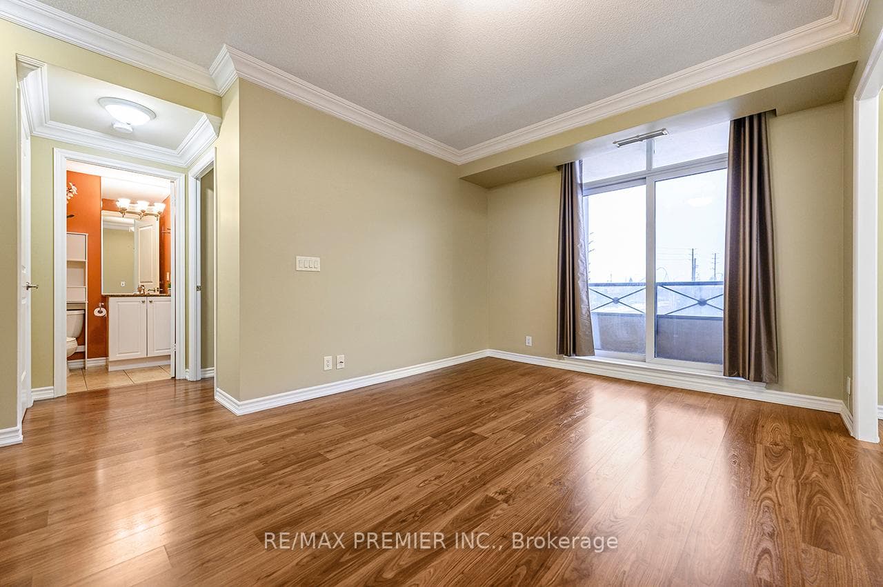 9235 Jane Street Unit 314 photo 13