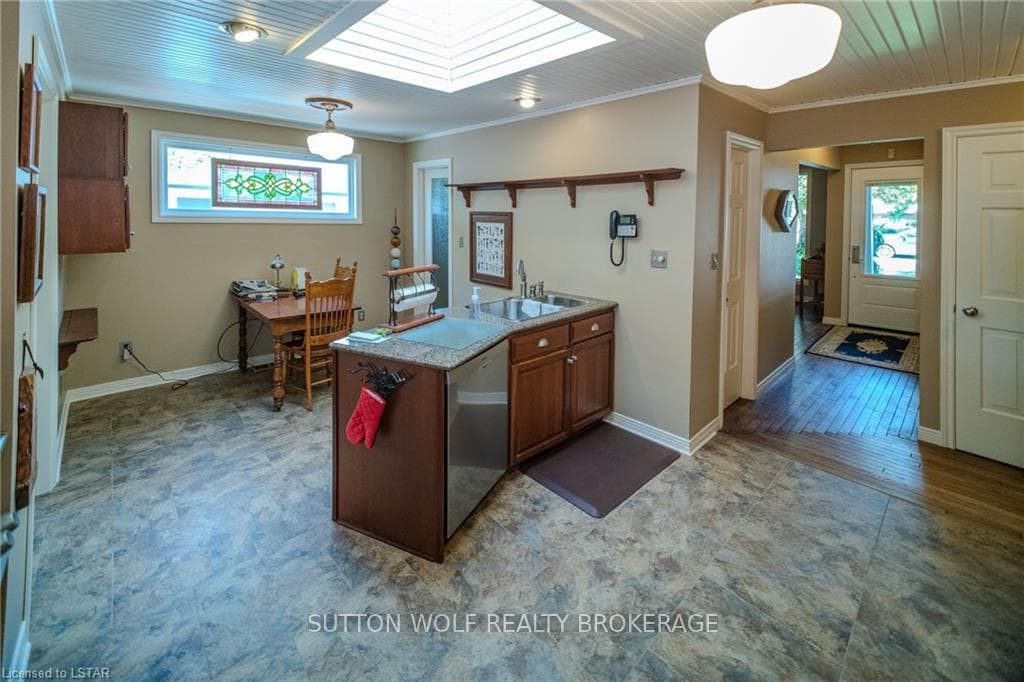 568 DEWAN Street photo 12