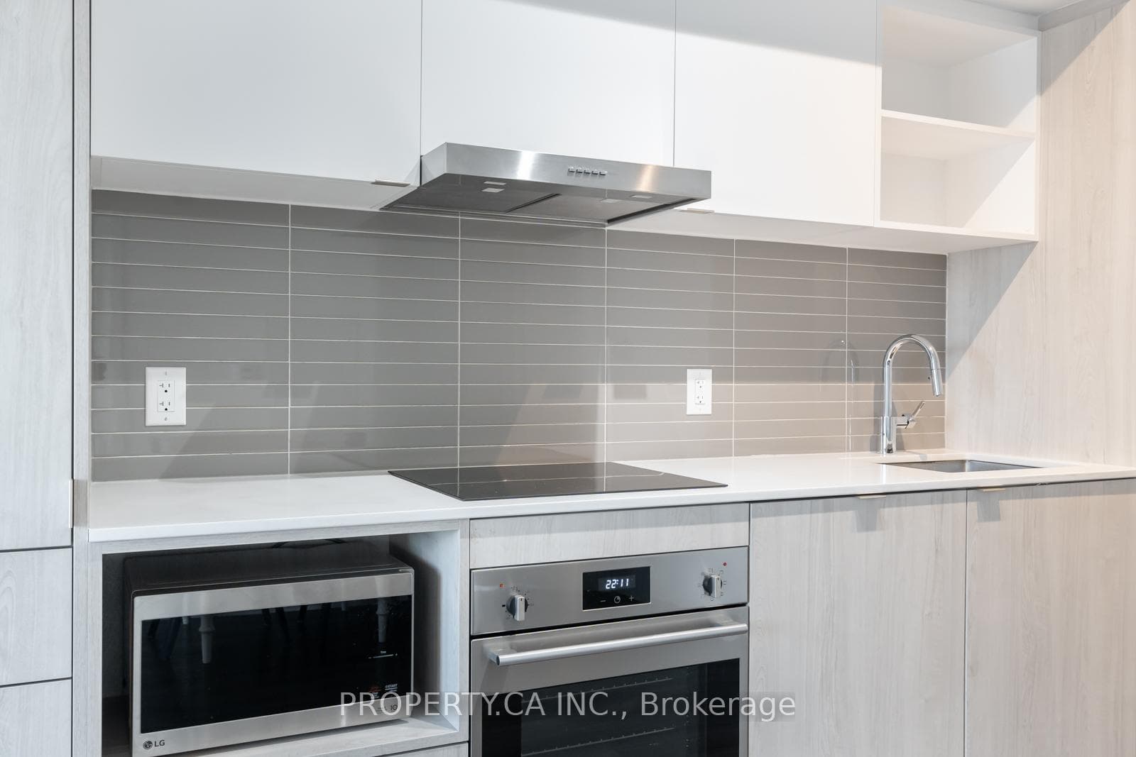 138 Downes Street Unit 4203 photo 3