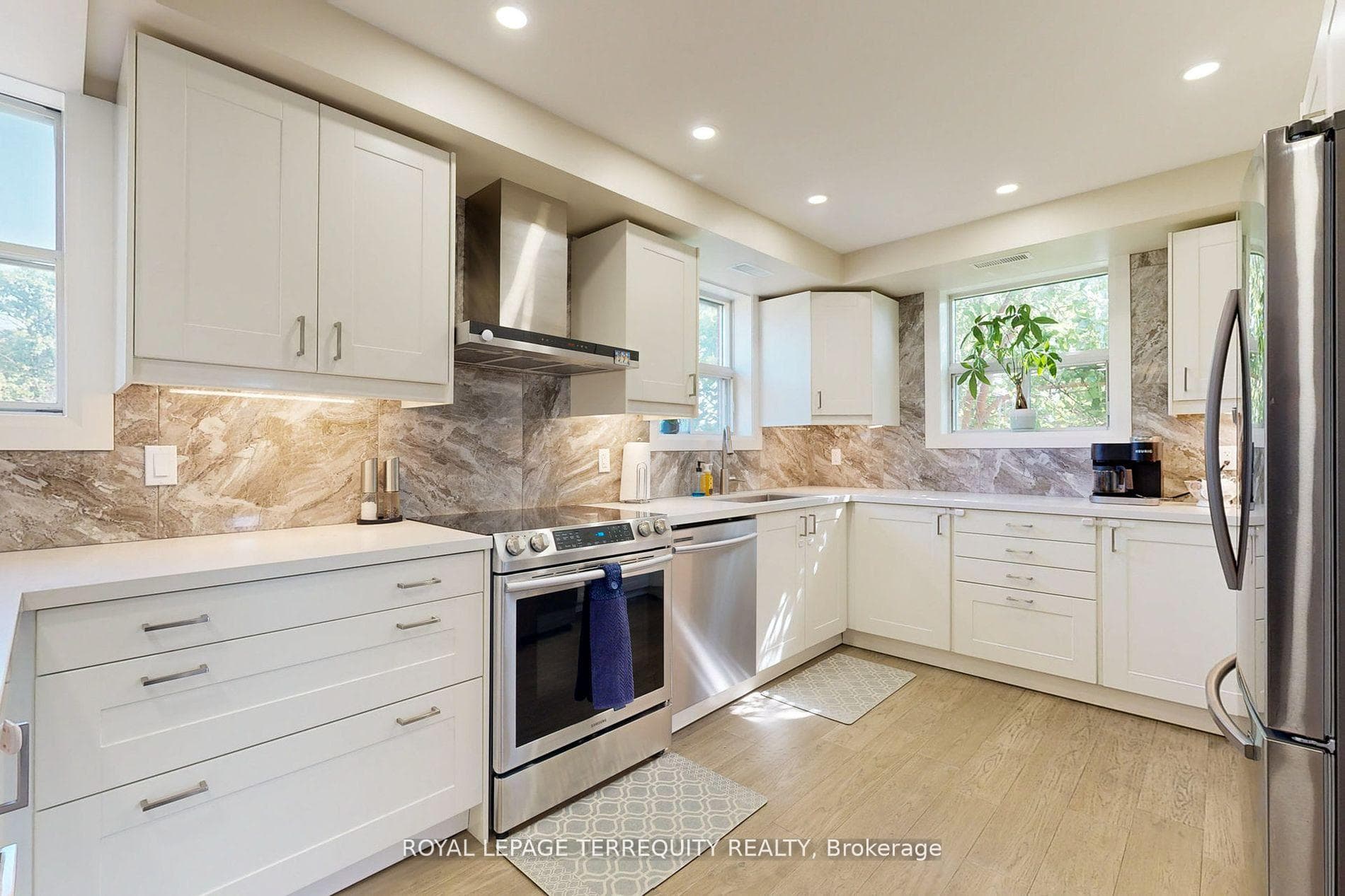 3970 Bloor Street photo 13