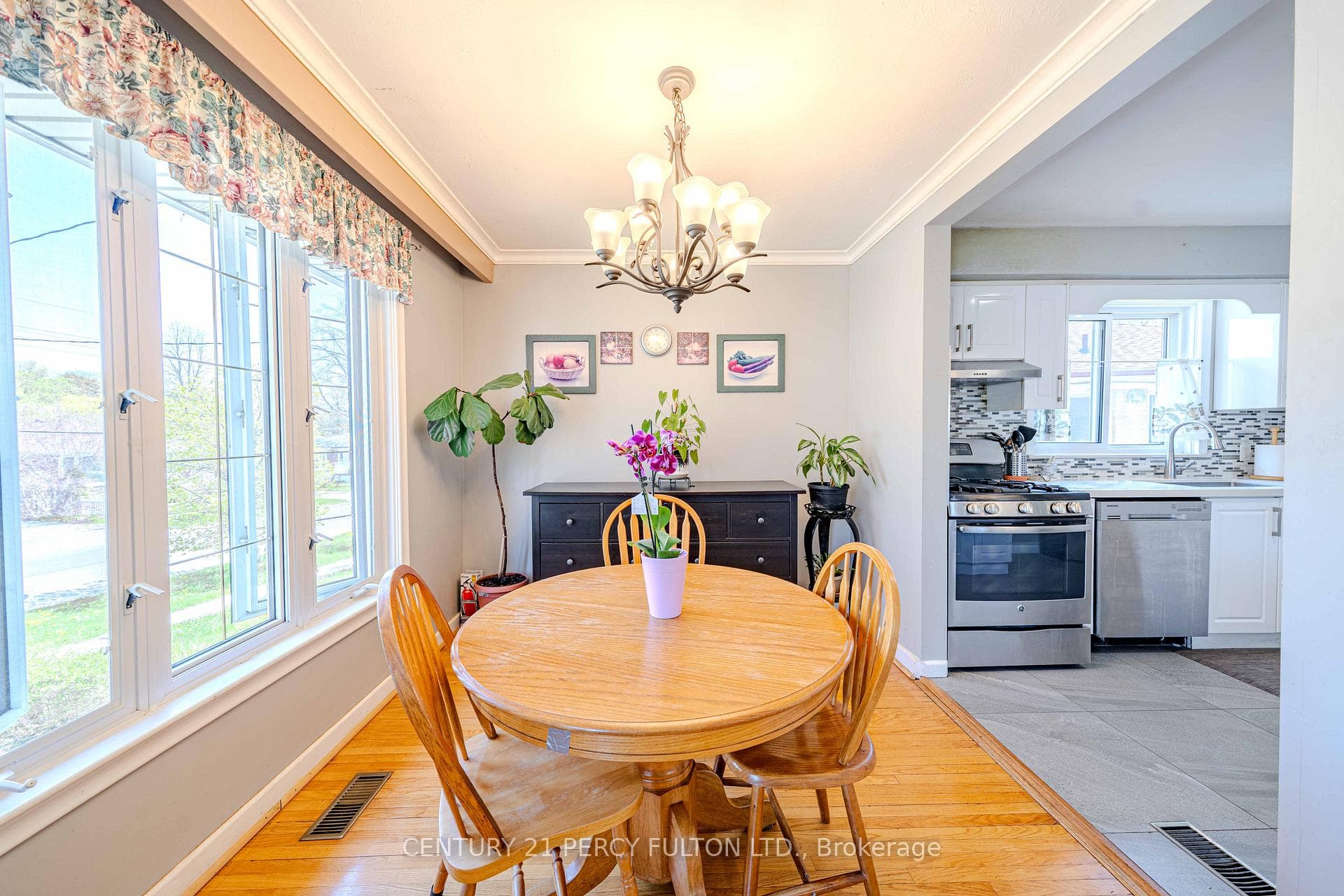 98 Mossbank Drive photo 13