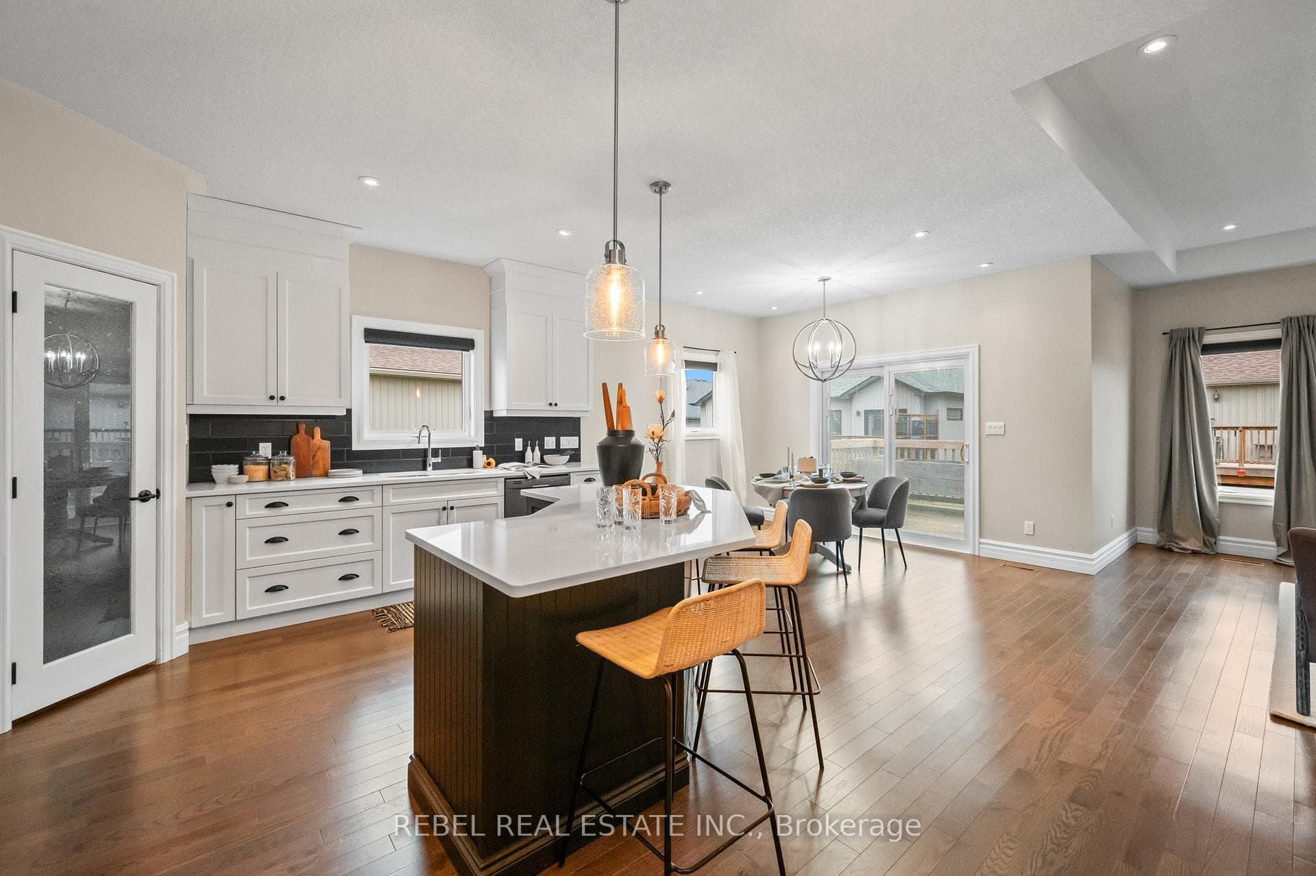 48 DORCHESTER Drive photo 11
