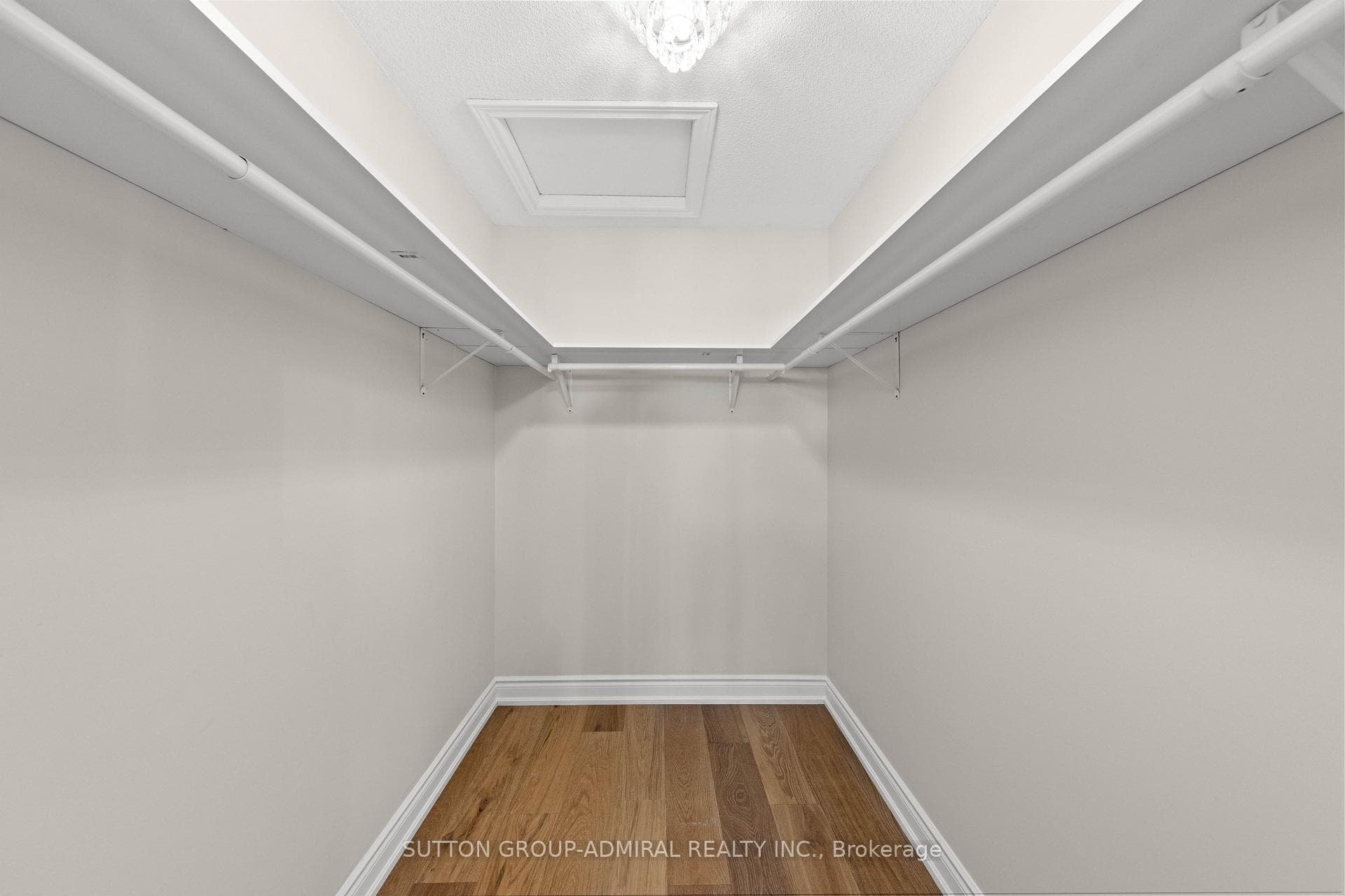 166 Bowerman Boulevard photo 25