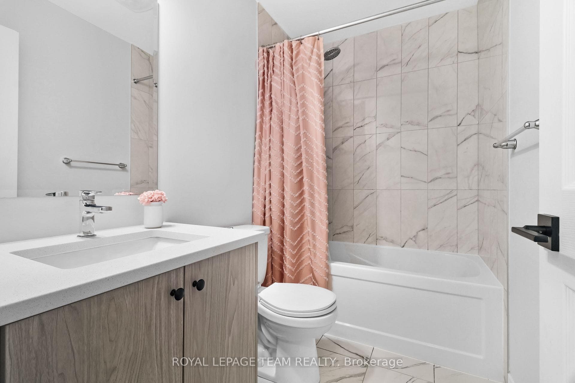 620 Parnian Private photo 15