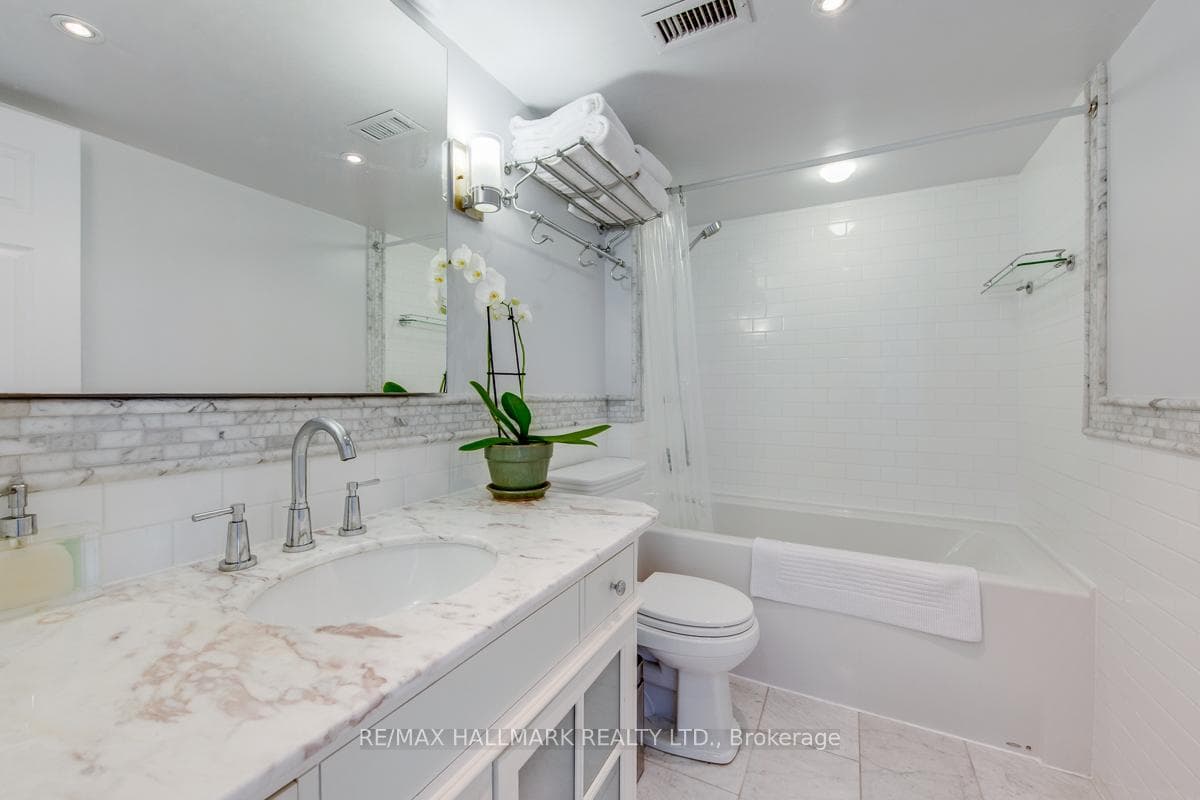 705 King Street Unit 1616 photo 18