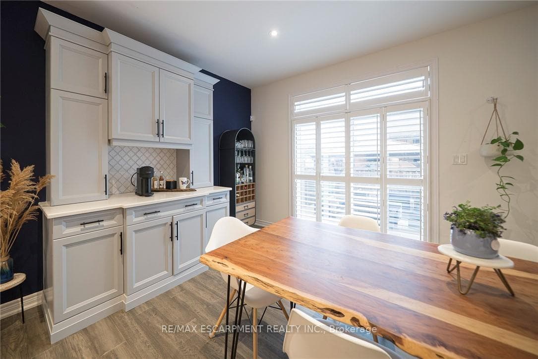 73 Eleanor Avenue photo 11
