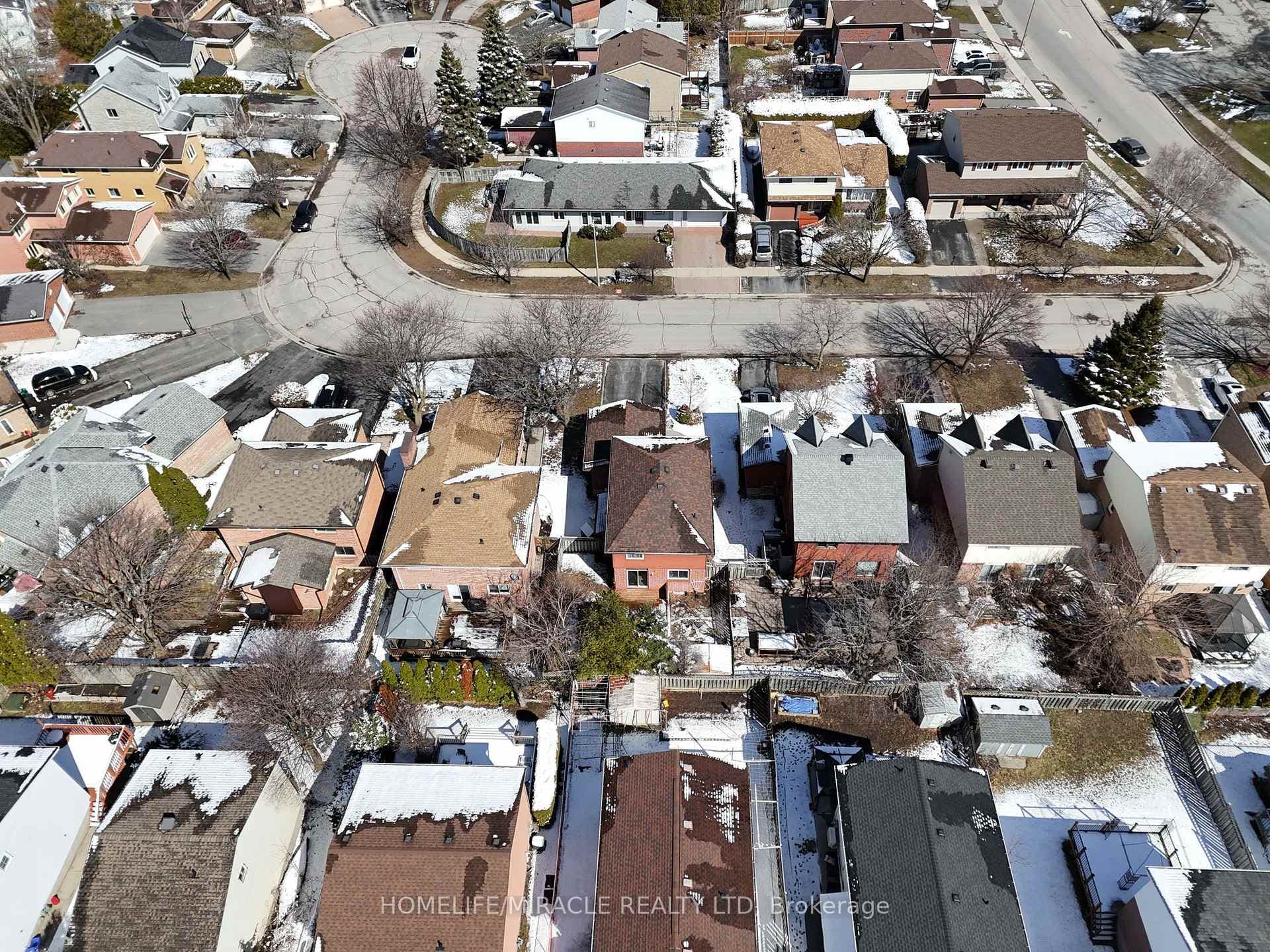 10 Balmoral Court photo 41