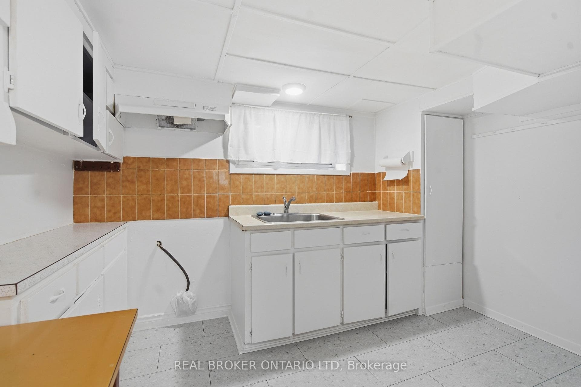 908 William Street photo 33