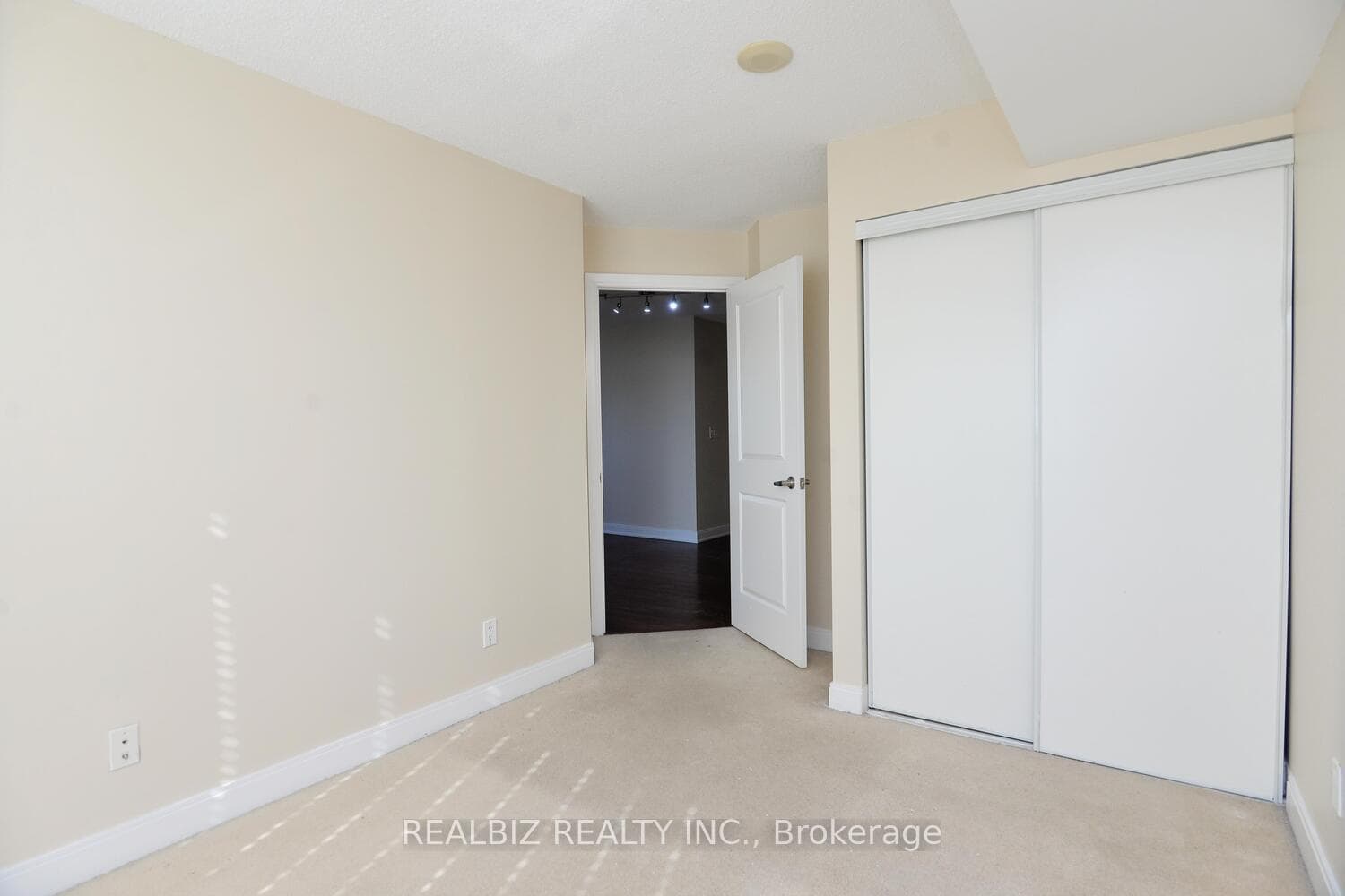 330 Burnhamthorpe Road Unit 802 photo 23