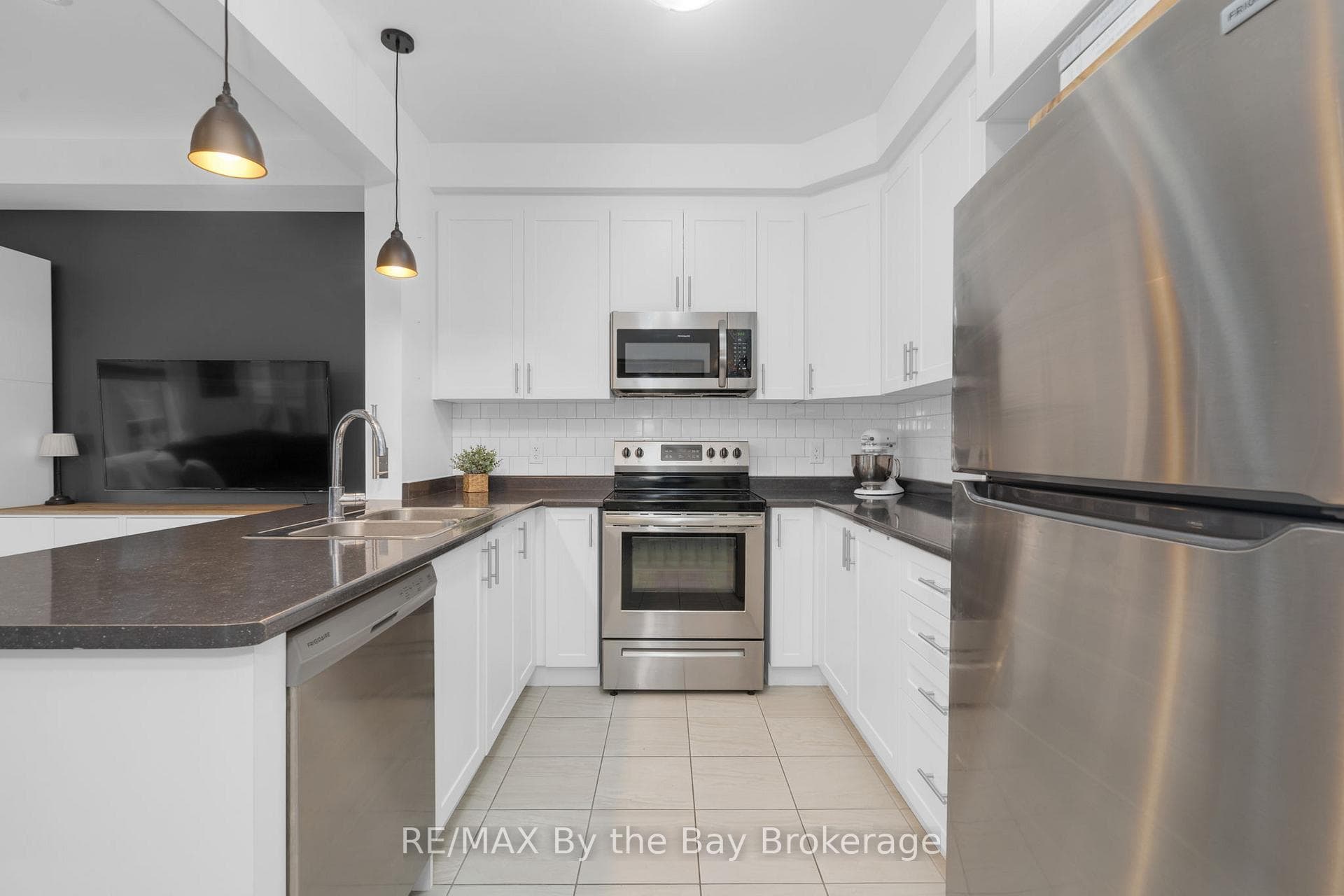 303 Atkinson Street photo 8